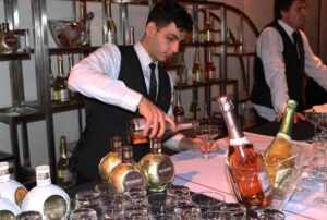 pha rượu vang với gì