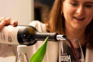 rượu vang đỏ ăn với gì