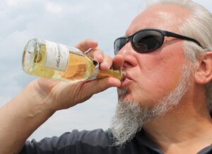 Bị gout có uống được rượu vang hay không ?