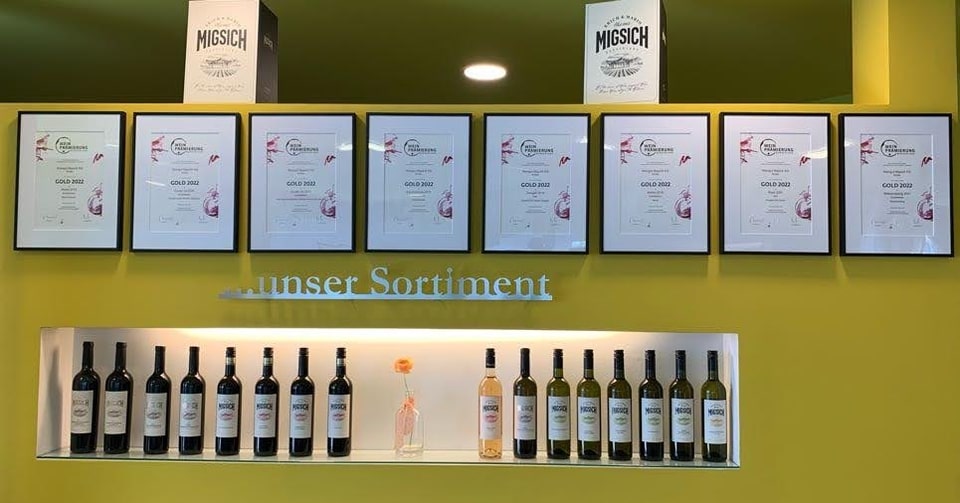 Tủ rượu vang âm tường vừa tối ưu không gian lại tạo điểm nhấn ấn tượng