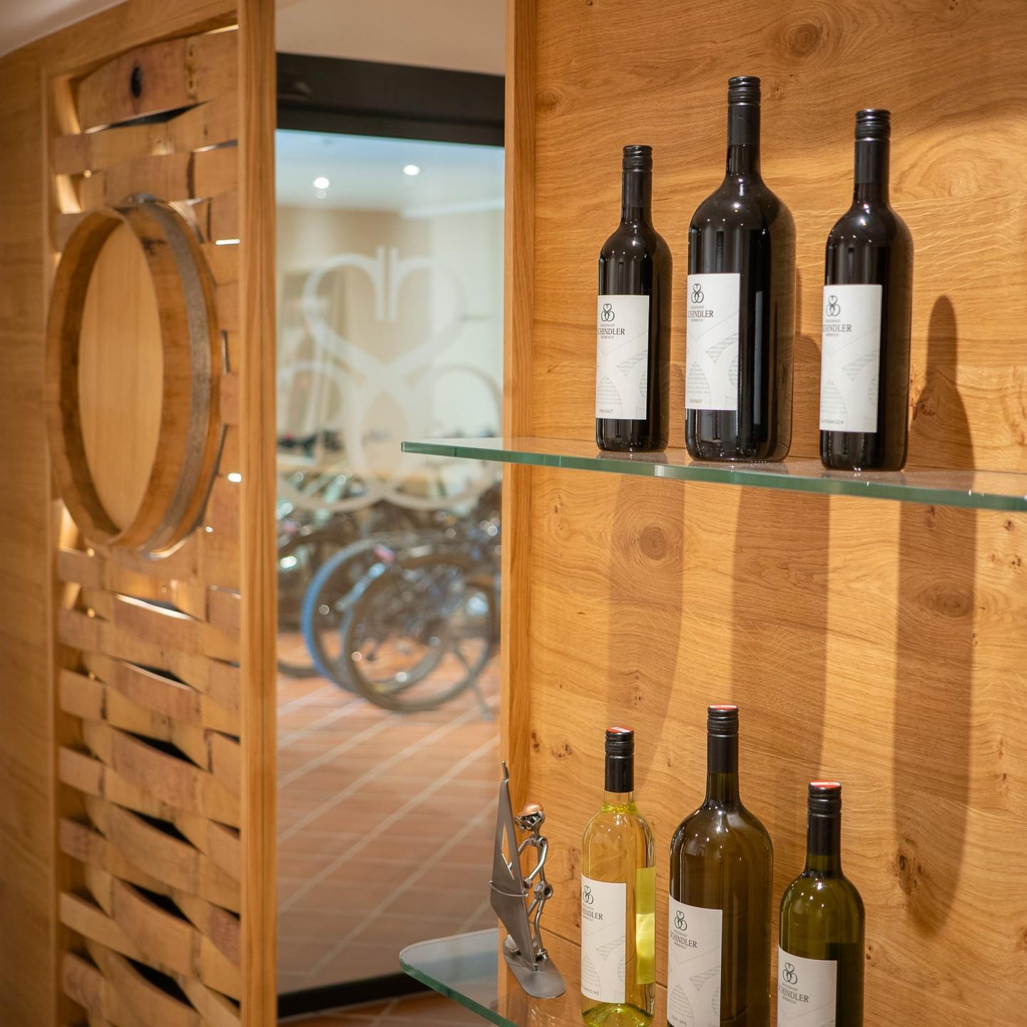 Kích thước tủ bảo quản rượu vang tiêu chuẩn gồm 2 loại là lớn và nhỏ