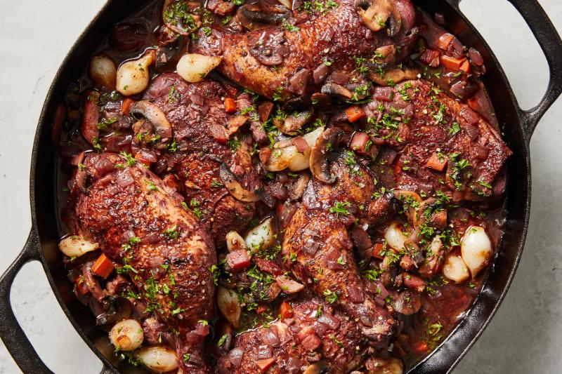Món gà nấu rượu vang trắng (coq au vin)