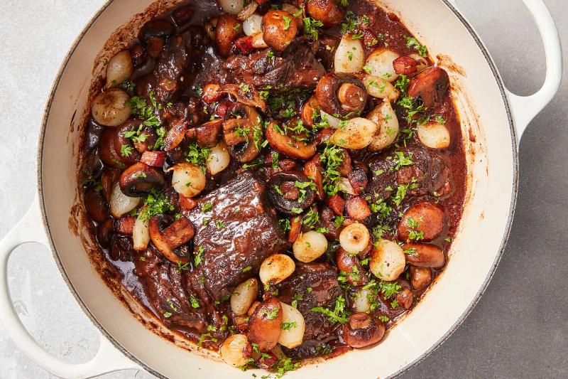  Thịt bò hầm rượu vang đỏ (beef bourguignon)